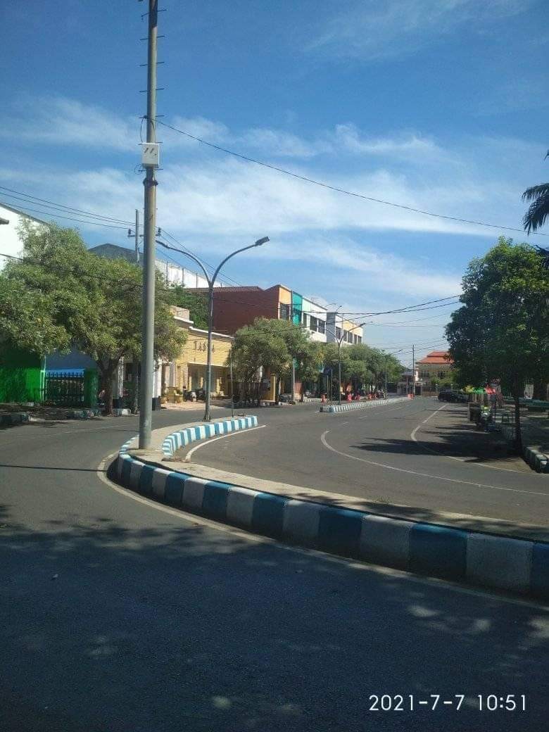 Suasana Alun-alun Kota Pasuruan yang ditutup karena penerapan PPKM Darurat. (Foto: Lely/Ngopibareng.id)