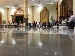 Ngaji di Masjid di masa pandemi, beda dengan saat normal. (Foto: Istimewa)