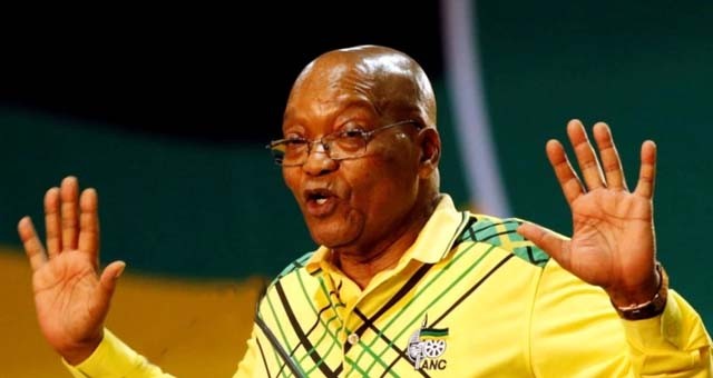 Mantan Presiden Afrika Selatan Jacob Zuma yang berusia 79 tahun dan memerintah 2009-2018 menyerahkan diri pada polisi. (Foto:Reuters)