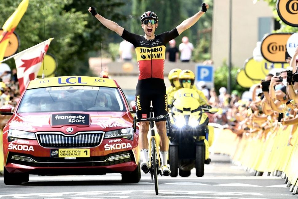 Wout van Aert (Jumbo-Visma) memenangkan Tour de France etape 11 secara mutlak. (Foto: Istimewa)