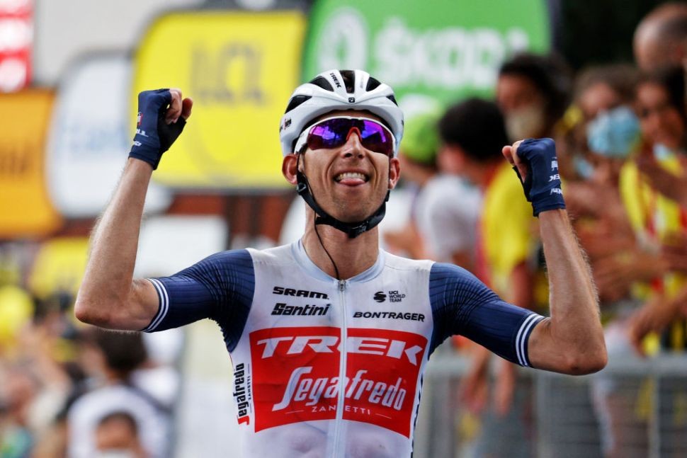 Bauke Mollema (Trek-Segafredo) berhasil memenangkan Tour de France etape 14 setelah  balapan 40 km sendirian. (Foto: Ist)