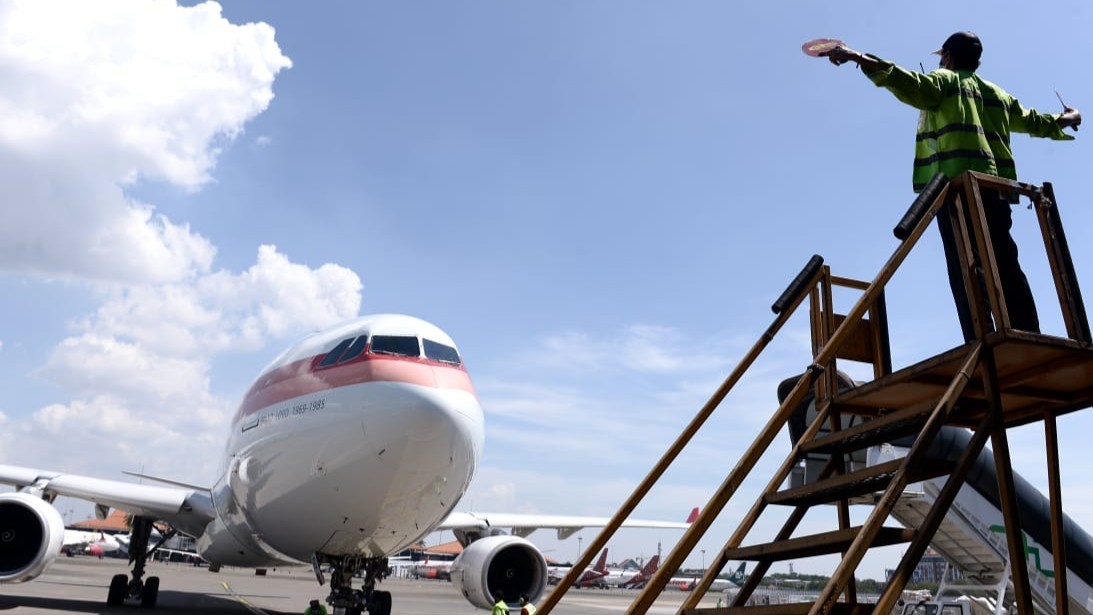 Pesawat Garuda pengangukut bahan vaksin sSinovac tiba di Bandara Soetta.(foto:Setpres)