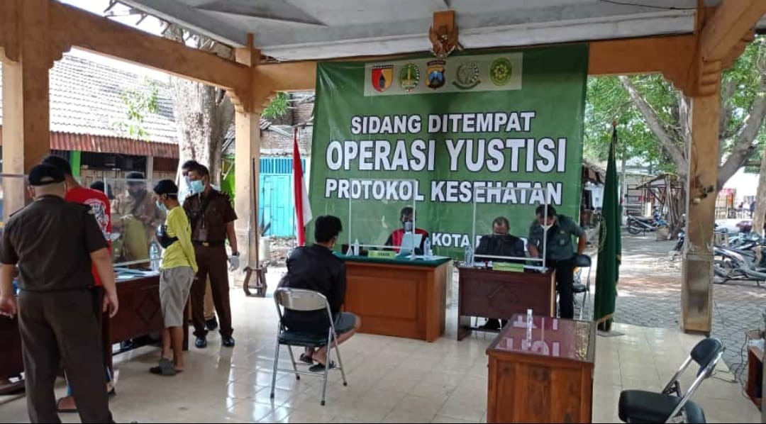 Sidang para pelanggar protokol kesehatan di Kota Pasuruan. (Foto: Istimewa)