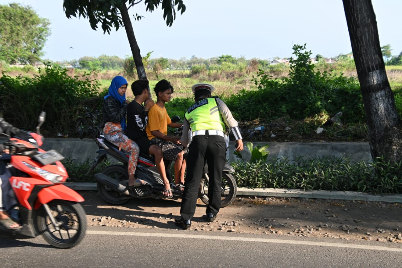 Operasi yustisi yang digelar Polres Kota Pasuruan kepada pelanggar prokes. (Foto: Istimewa)