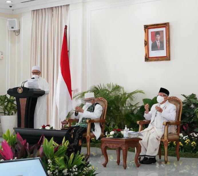 Habib Zein bin Sumatih, Ketua Rabithah Alawiyah, bersama Wapres Kiai Maruf Amin dan KH Miftachul Akyar (Rais Aam PBNU dan Ketua Umum MUI Pusat) di Jakarta. (Foto: Istimewa)
