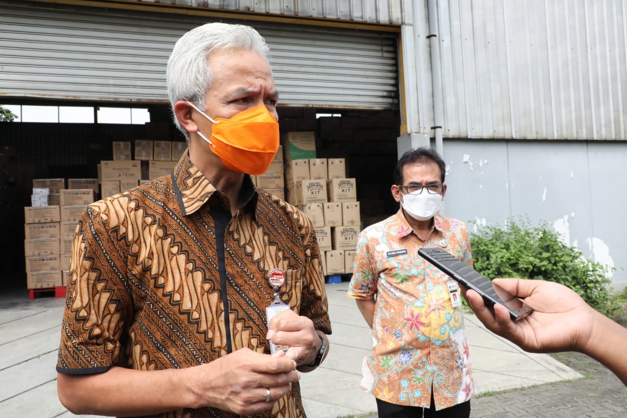 Gubernur Jawa Tengah Ganjar Pranowo cek ketersediaan obat-obatan di wilayahnya. (Foto: Istimewa)