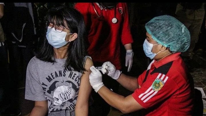 Vaksinasi keliling dari rumah ke rumah sudah dilakukan oleh Pemrov DKI Jakarta. (Foto: Istimewa)