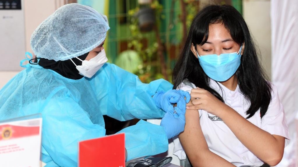 Vaksinasi untuk pelajar digelar serentak dibeberapa propinsi ( foto: Setpres)