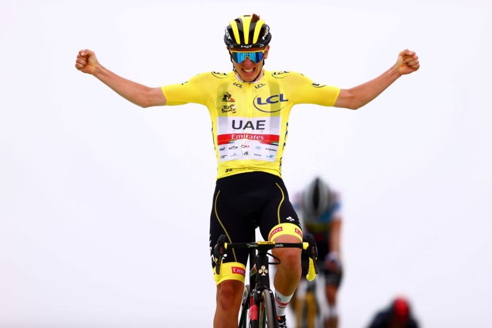 Tadej Pogacar (UAE Team  Emirates) memenangkan Tour de France etape 17. (Foto: Ist)