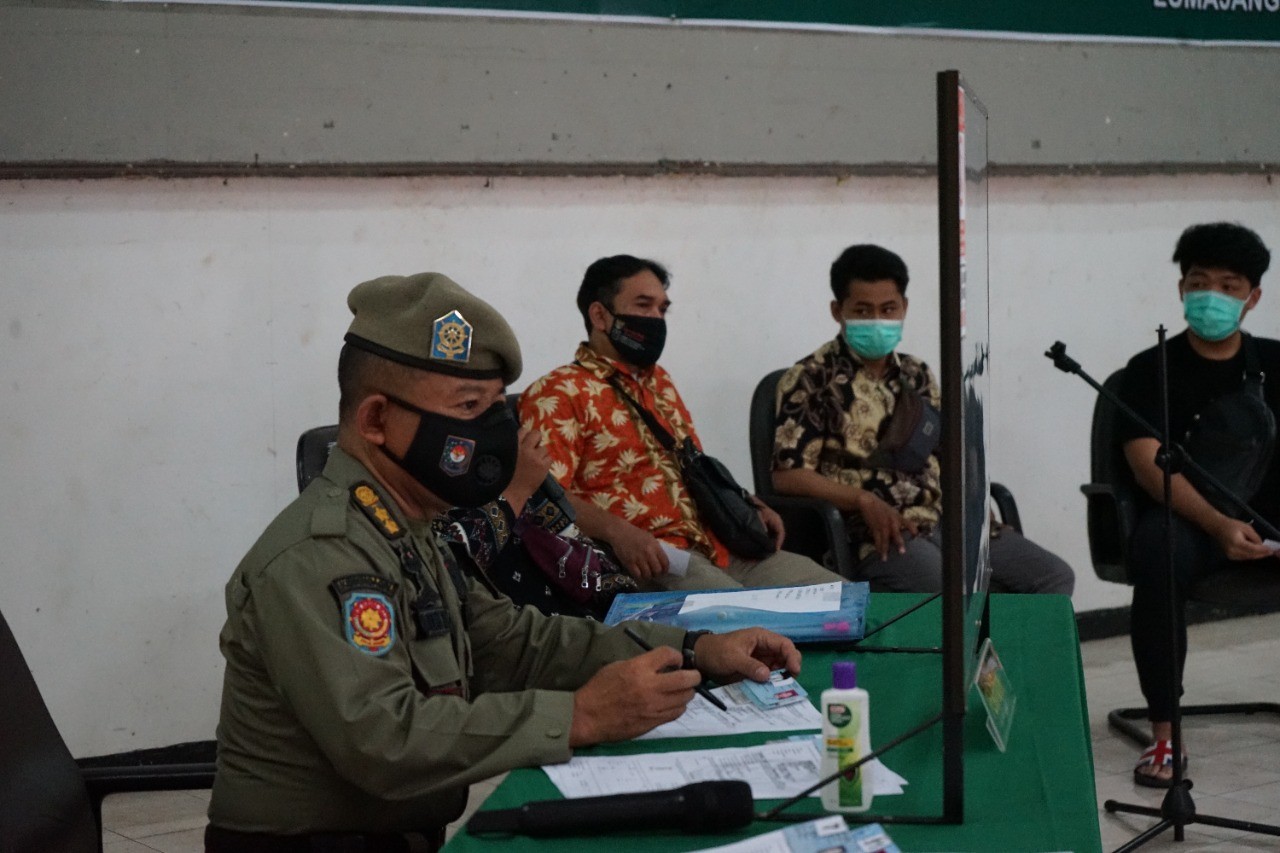 Sidang ditempat secara online operasi yustisi di Lumajang (Foto : Humas - KominfoLumajang)