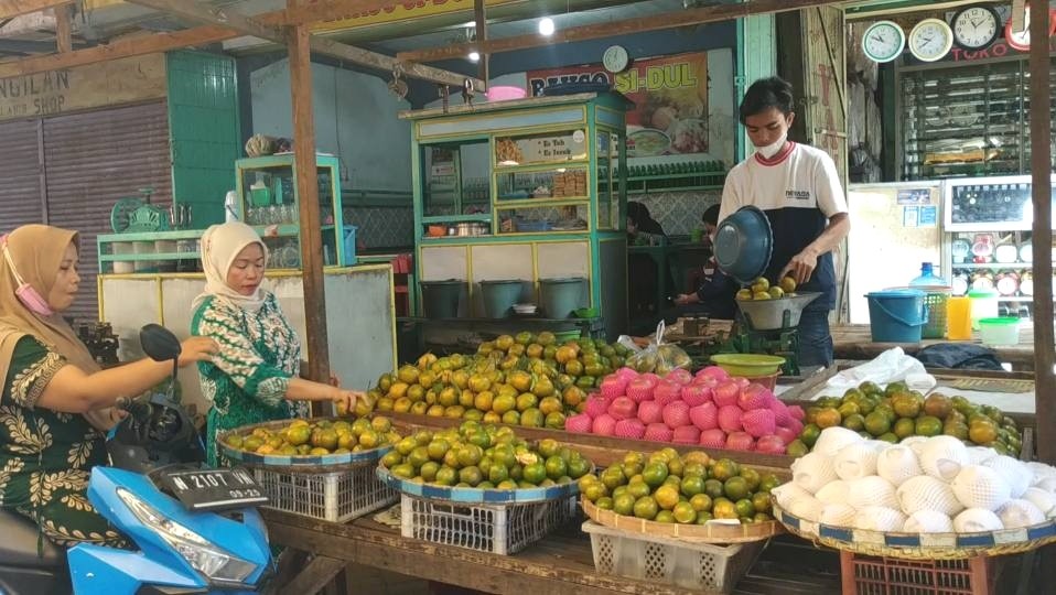 Gus Ipul mengeluarkan kebijakan pembebasan retribusi untuk seluruh pasar di Kota Pasuruan selama 2 bulan. (Foto: Laily/Ngopibareng.id)