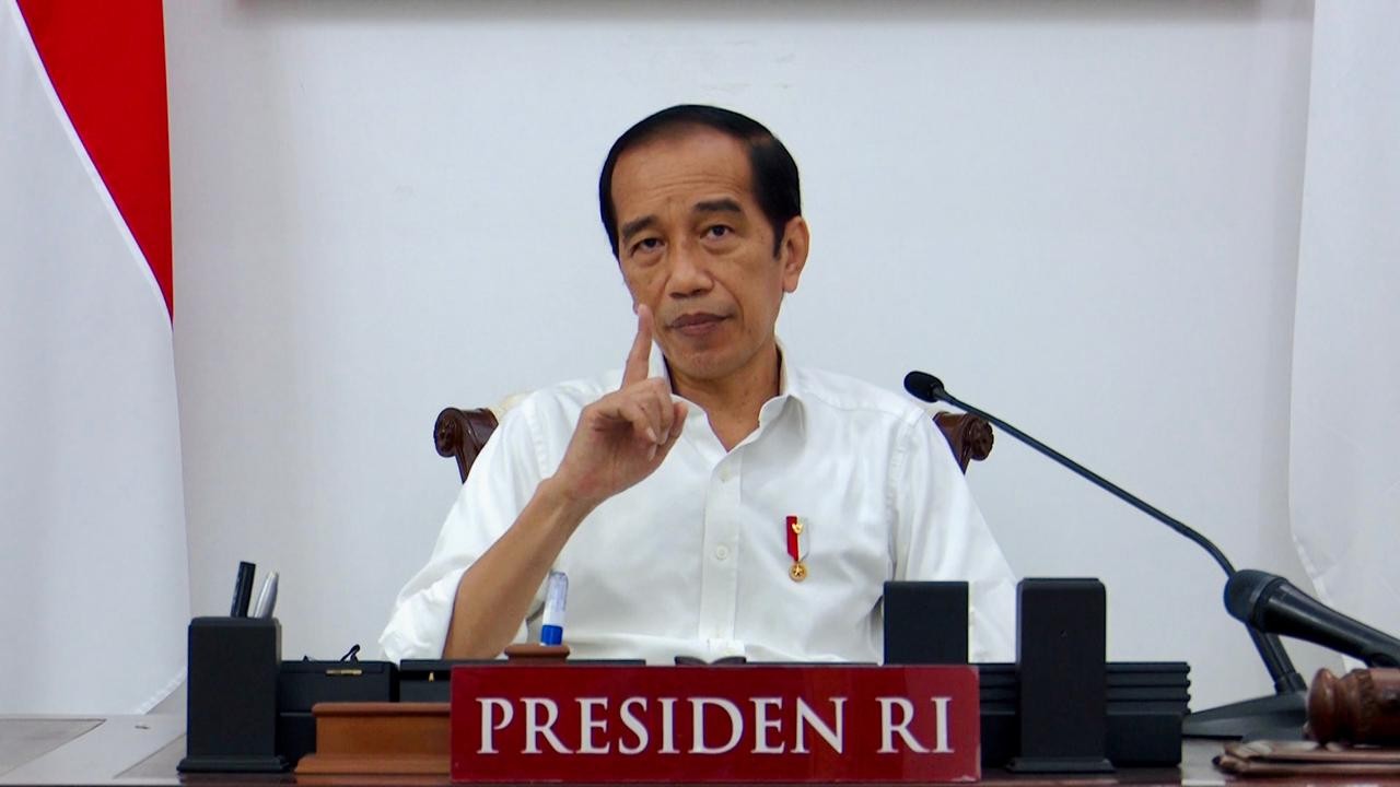 Presiden Joko Widodo ingatkan penyaluran Bansos jangan lelet. (Foto: Setpres)