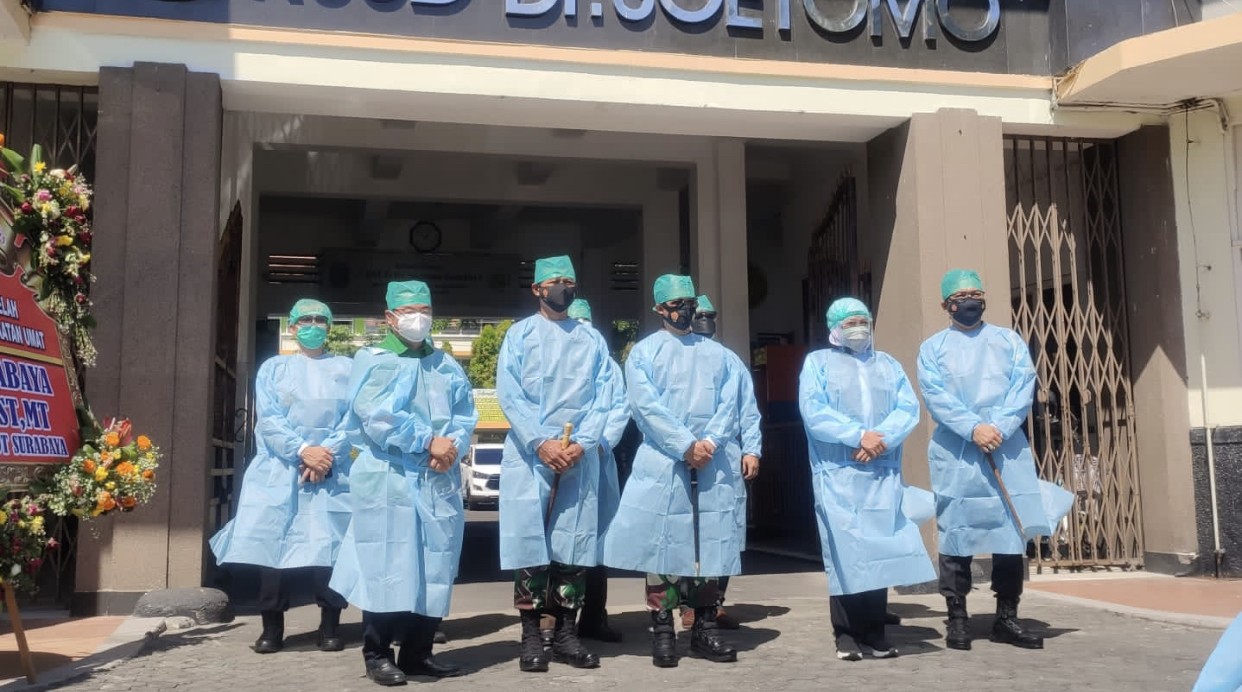 Forkopimda saat mengecek secara langsung penambahan ruang ICU dan HCU, di RSUD Dr. Soetomo Surabaya, pada Senin, 19 Juli 2021 (Foto: Dok. Humas Pemprov Jatim)