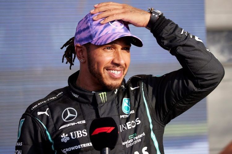 Pembalap Mercedes Lewis Hamilton memenangkan balapan Formula 1 (F1) GP Inggris 2021. (Foto: Twitter F1)