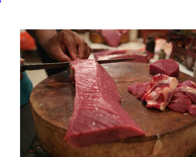 Ilustrasi daging harus dipotong-potong sesuai konsumsi saat akan disimpan dalam kulkas. (Foto: Istimewa)