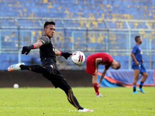 Kiper Madura United, Muhammad Ridho. (Foto: Instagram/@20muhridho)