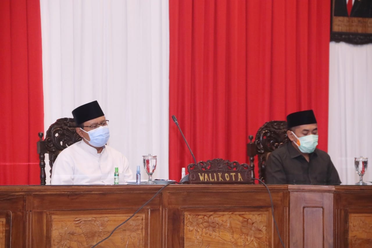 Walikota Pasuruan Saifullah Yusuf (Gus Ipul) menghadiri paripurna pembahasan raperda pertanggungjawaban TA 2020. (Foto: Ist)
