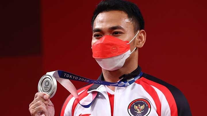 Eko Yuli Irawan meraih medali perak di cabang angkat besi Olimpiade Tokyo 2020, Minggu 25 Juli 2021. (Foto: Istimewa)