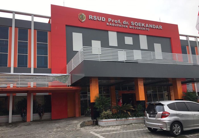 RSUD Prof dr Soekandar Mojokerto sengaja menggembok IRD agar calon pasien tak masuk. (Foto: Istimewa)
