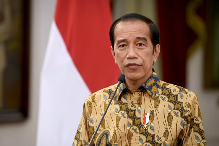 Presiden Jokowi umumkan PPKM Level 4 diperpanjang. (Foto: Setpres)