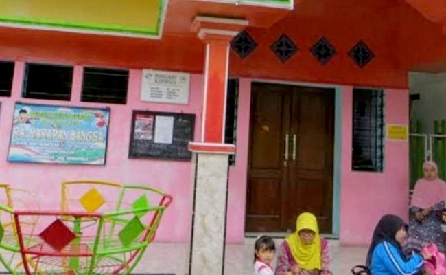 Gedung TK Pembina Kecamatan Wringin rencananya dijadikan tempat isoman pasien Covid-19, tapi ditolak warga. (Foto: Istimewa)