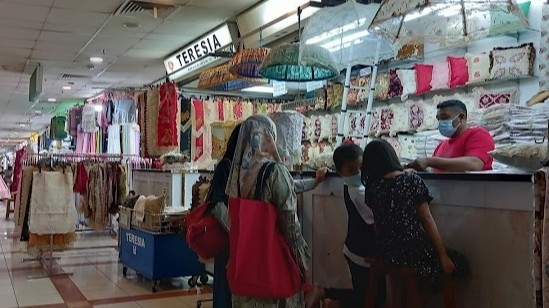 Pengunjung Pasar Tanah Abang tetap sepi meskipun PPKM dilonggarkan (foto:istimewa)