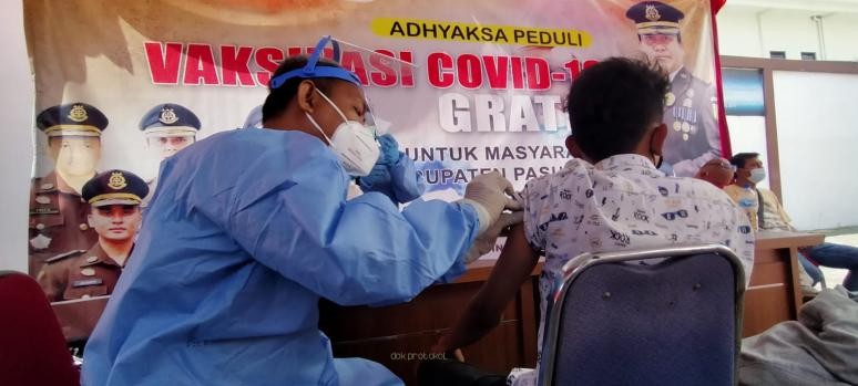 Vaksinasi massal yang digelar Kejari Pasuruan. (Foto: Dok Pasuruan)