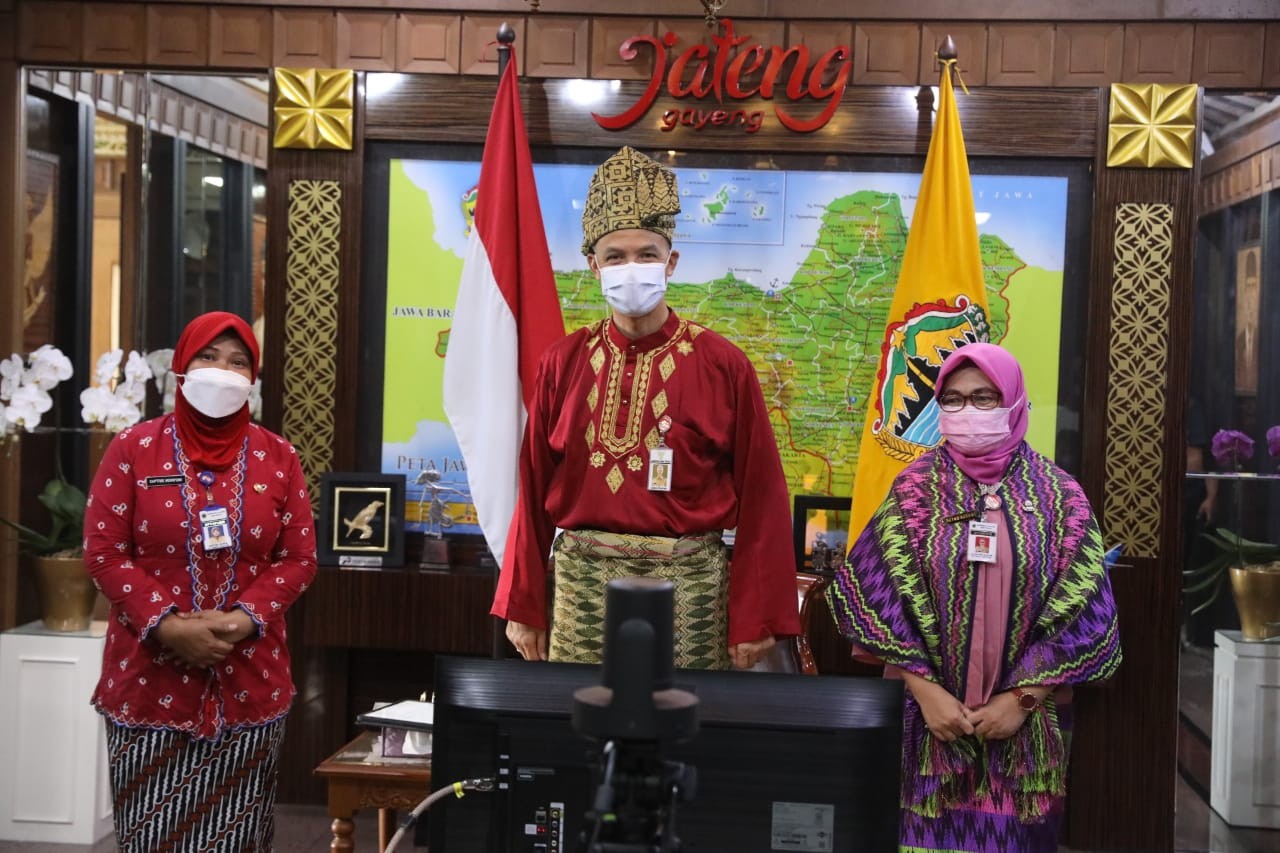 Pemerintah Provinsi Jawa Tengah menerima penghargaan sebagai Provinsi Pelopor Layak Anak. (Foto: Dok Jateng)