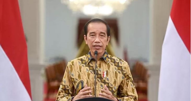 Presiden Joko Widodo memberikan pernyataan pers terkait masa perpanjangan PPKM level 4 hingga 2 Agustus yang disampaikan dari Istana Merdeka Jakarta, Minggu 25 Juli 2021. (Foto: Antara/Biro Pers Sekretariat Presiden)