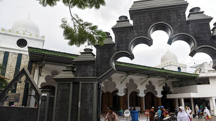 Di antara situs bersejarah, Masjid Rahmat Kembangkuning Surabaya. (Foto: Istimewa)
