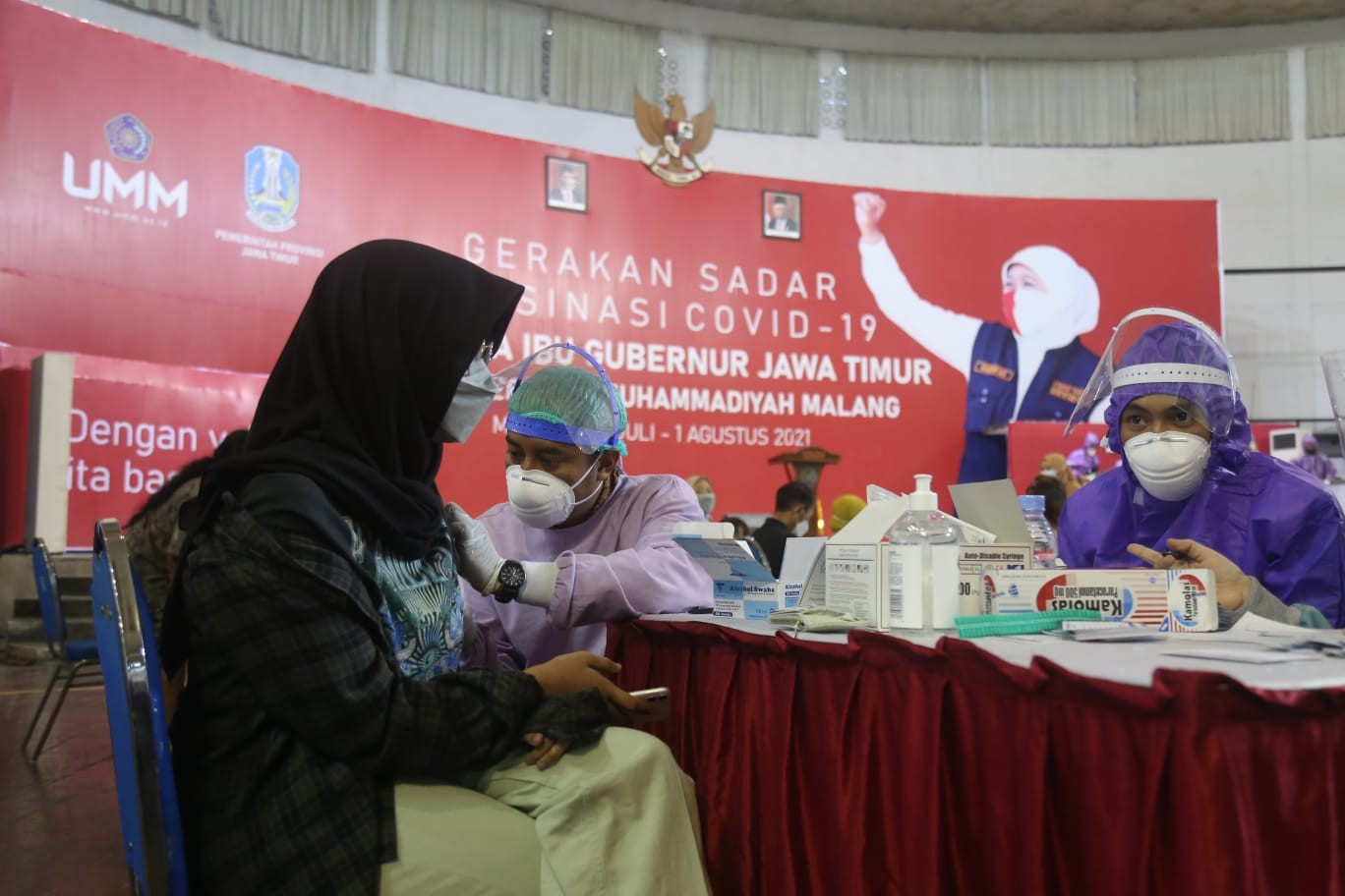 Proses vaksinasi massal di Universitas Muhammadiyah Malang (Foto: istimewa)