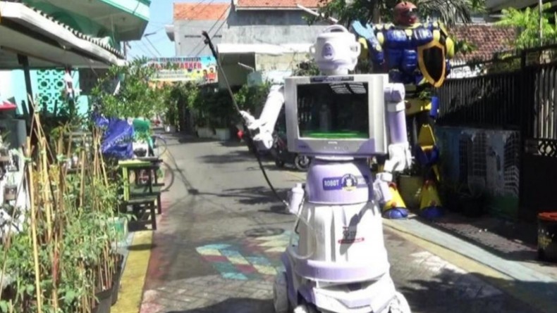 Robot Delta, robot penyemprot disinfektan yang dirakit sendiri oleh warga Surabaya, Jawa Timur. (Foto: Istimewa)
