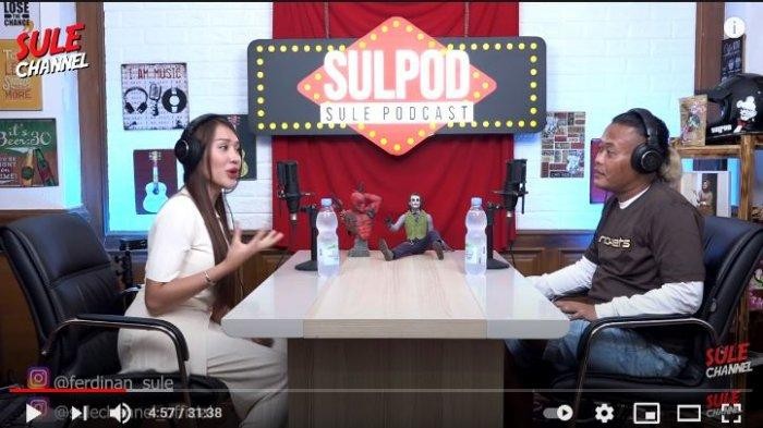 Lucinta Luna menjadi bintang tamu podcast komedian Sule. (Foto: Tangkapan layar YouTube)
