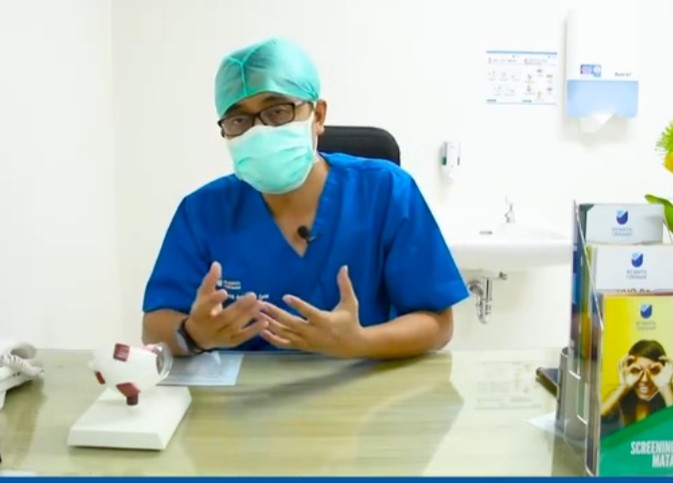 Dokter spesialis mata RS Mata Undaan Surabaya, dr. Dedik Ipung S.,Sp.M PTG. (Foto: Istimewa)