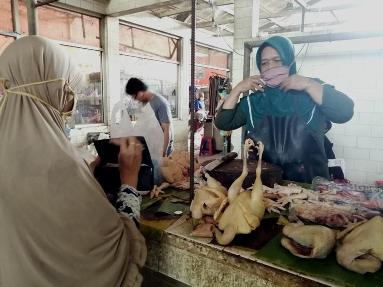 Pedagang di Pasar Kebonagung Kota Pasuruan apresiasi program Madinah Mart