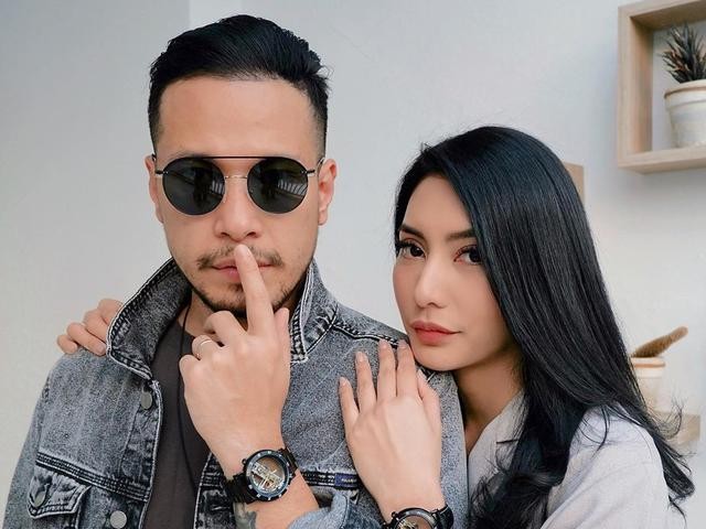 Pasangan Tyas Mirasih dan Raiden Soedjono. (Foto: Instagram)