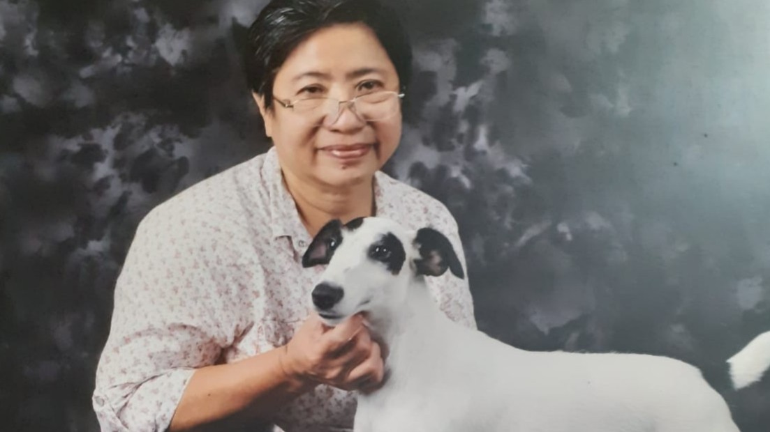 Praktisi dokter hewan Liang Kaspe dengan anjing kesayangannya. (Foto: Dokumentasi pribadi)