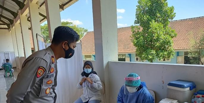 Vaksinasi pelajar SMKN 2 Sukorejo Pasuruan. (Foto: Istimewa)