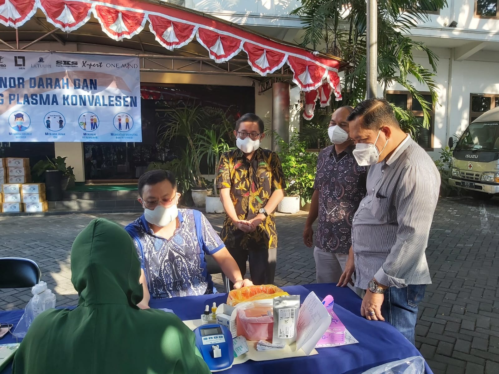 Proses screening di PT Rembaka Berbek Industri, Sidoarjo, Sabtu 7 Agustus 2021. (Foto: Fariz Yarbo/Ngopibareng.id)