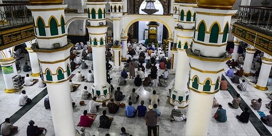 Prokem dan prokes di masjid. (Foto: Istimewa)