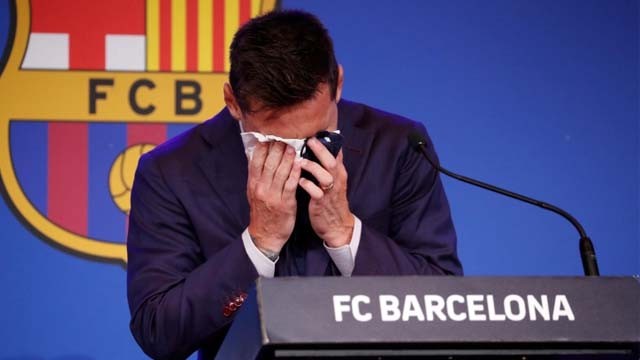 Lionel Messi menangis dalam konferensi pers hari Minggu ketika mengucapkan perpisahan dengan Barcelona. (Foto:Reuters/Al Jazeera)