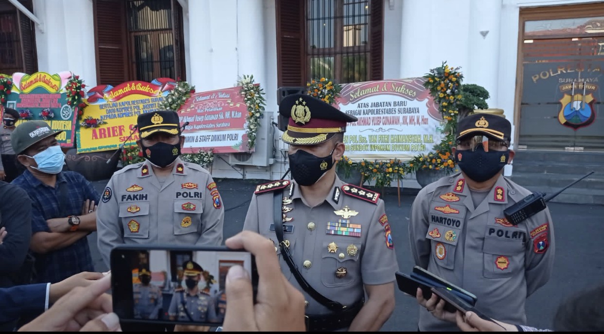 Kapolrestabes Surabaya yang baru, Kombes Pol Akhmad Yusef Gunawan saat konferensi pers. (Foto: Andhi Dwi/Ngopibareng.id)