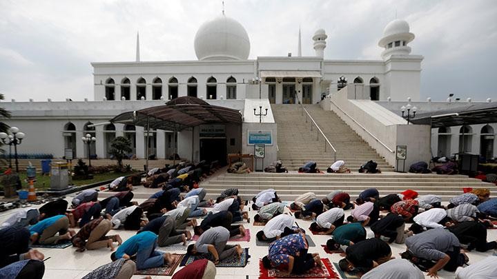 Masjid menjadi pusat orientasi umat Islam, baik untuk beribadah maupun aktivitas sosial. (Foto: Istimewa)