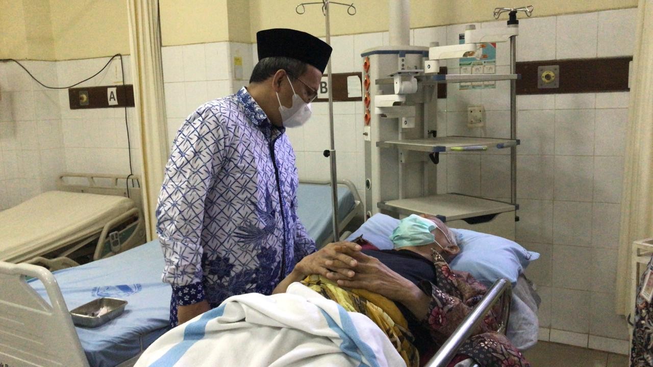 Ketua MUI, KH Miftachul Akhyar saat menjalani perawatan di RSUD Salatiga usai menjadi korban tabrak lari, Kamis 12 Agustus 2021. (Foto: Istimewa)