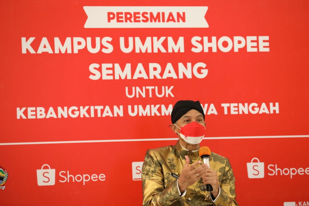 Gubernur Jawa Tengah Ganjar Pranowo meresmikan Kampus UMKM Shopee di Kota Semarang, Minggu, 15 Agustus 2021. (Foto: Dok jateng)