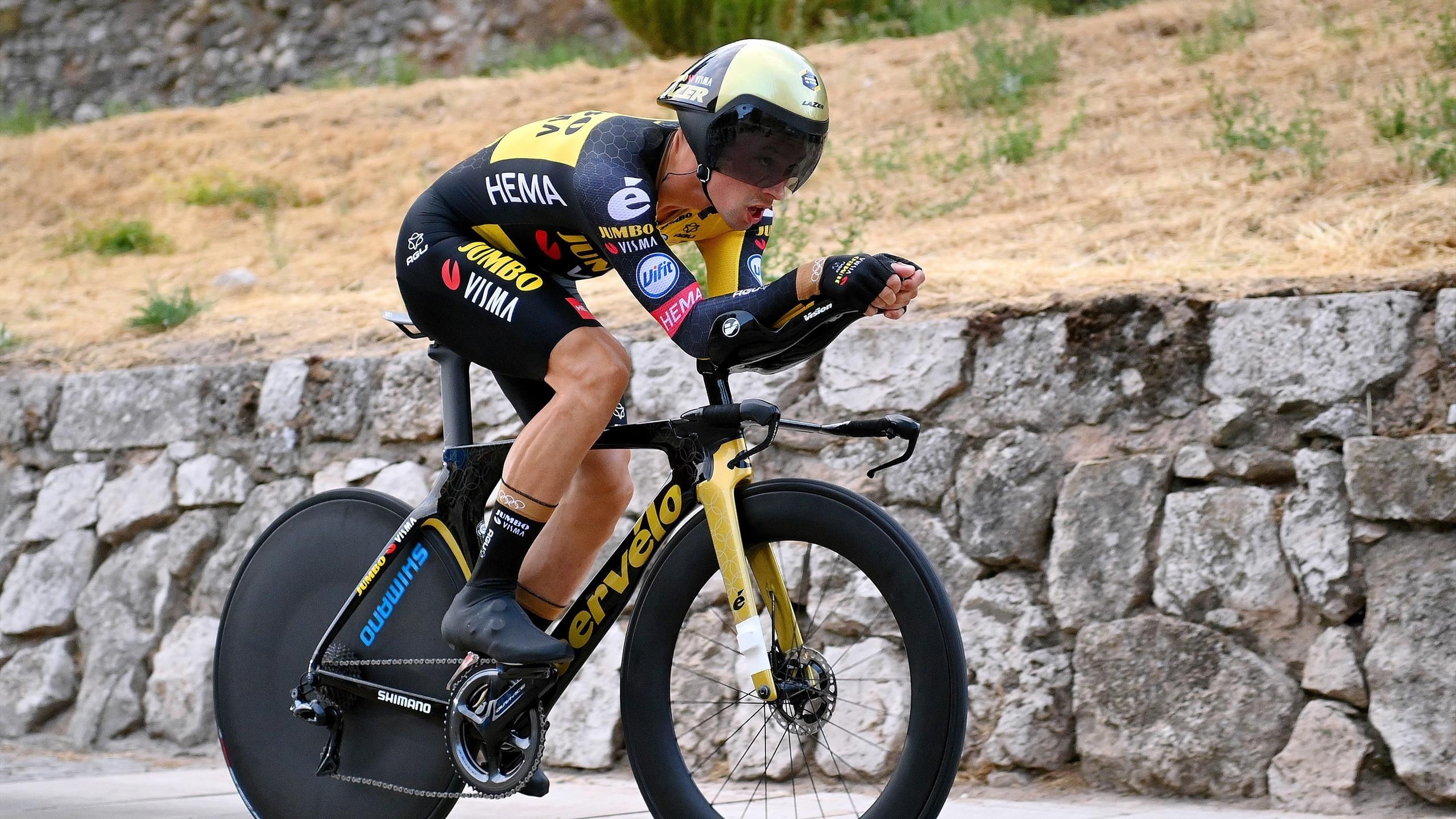 Primoz Roglic (Jumbo-Visma) memenangkan etape 1 Vuelta a Espana 2021.