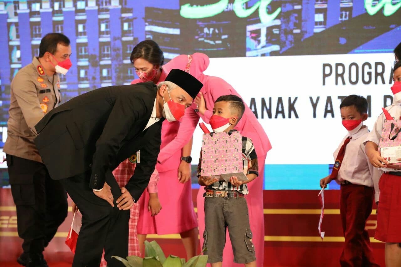 Gubernur Jawa Tengah Ganjar Pranowo apresiasi santunan yang diberikan Polda Jateng terhadap 333 anak yatim akibat pandemi. (foto: ist)