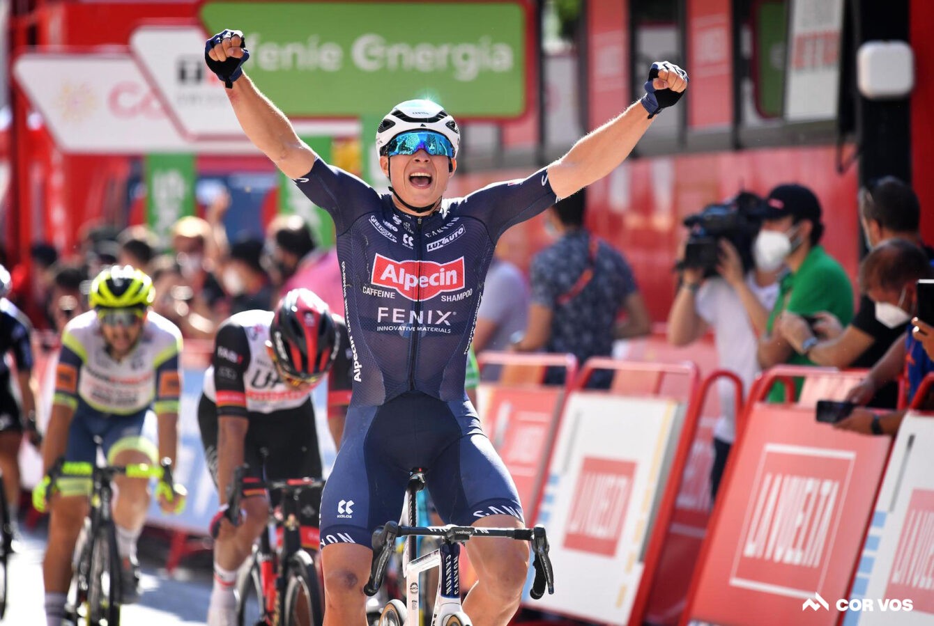 Jasper Philipsen (Alpecin Fenix) memenangkan etape 2 Vuelta a Espana. (Foto: Istimewa)
