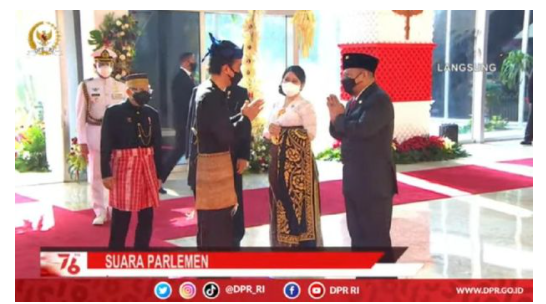 Presiden Joko Widodo (Jokowi) mengenakan baju adat suku Baduy di Sidang Tahunan MPR RI, Senin 16 Agustus 2021. (Foto: YouTube DPR RI)