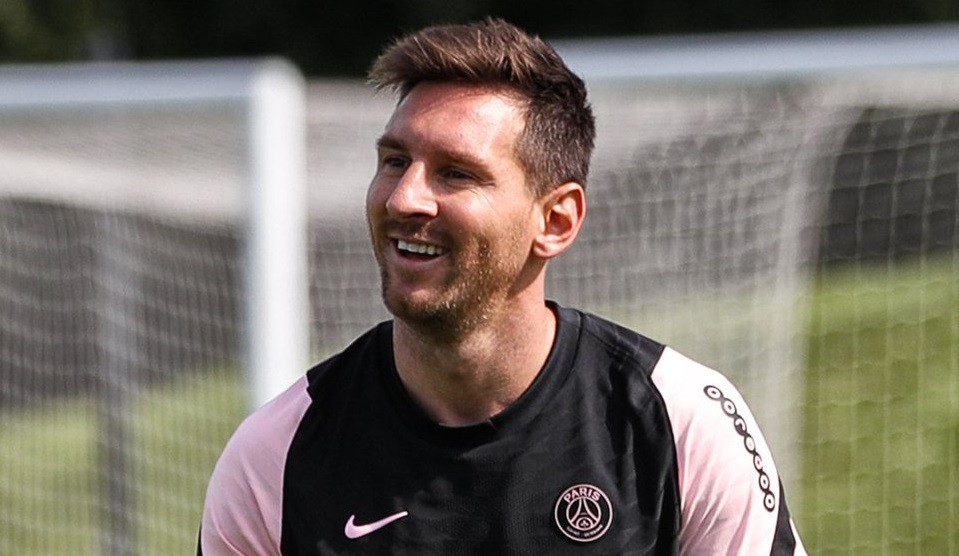 Lionel Messi diperkirakan baru menjalani debutnya pada 29 Agustus 2021. (Foto: Twitter/@PSG_inside)